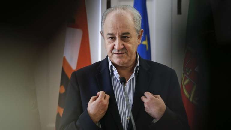 “Nós temos imensas empresas e milhares de trabalhadores em layoff, desses trabalhadores quantos é que vão regressar ao trabalho e quantos é vão sair para o desemprego”, questionou o presidente dos social-democratas.