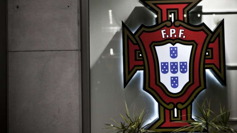 Depois do cancelamento das competições sob a sua alçada, devido à pandemia de Covid-19, também no futsal masculino foram indicadas as formações que seguiam nos primeiros lugares ao fim de 20 jornadas da fase regular, no caso os 'leões', líderes, e 'águias', segundos classificados