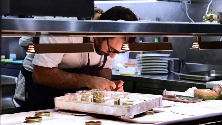 No total, Portugal detém atualmente sete restaurantes com duas estrelas e 20 estabelecimentos com uma estrela, não tendo ainda nenhum com a classificação máxima (três estrelas)