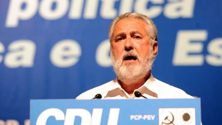 De acordo com os dados divulgados esta sexta-feira pelo Instituto Nacional de Estatística (INE), o Produto Interno Bruto (PIB) caiu 16,5% no segundo trimestre do ano face ao mesmo período de 2019, devido aos efeitos económicos da pandemia de Covid-19