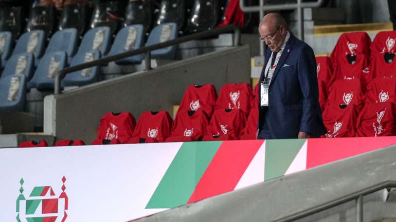 Pinto da Costa desceu da tribuna ao túnel de acesso aos balneários após expulsão de Sérgio Conceição ainda na primeira parte
