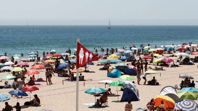 O turismo continua com forte queda em junho face ao ano anterior, apesar de a procura de residentes ter sido menos grave