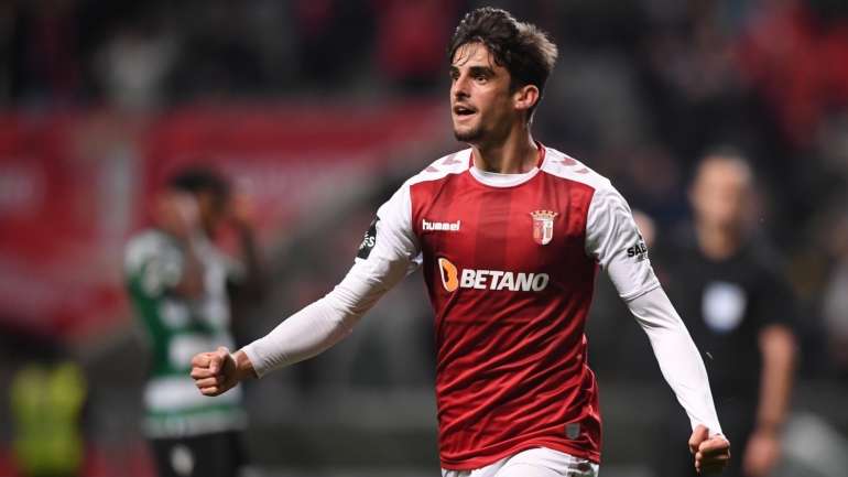 O jogador de 20 anos continua a ser alvo de muito interesse por parte de vários clubes europeus
