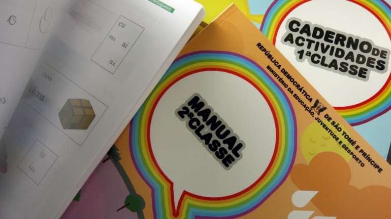 Para os estudantes que passaram agora para os anos de início de ciclo, ou seja, o 1.º, o 5.º, o 7.º e o 10.º ano de escolaridade, a emissão dos vales para os novos manuais só arranca no dia 13 de agosto