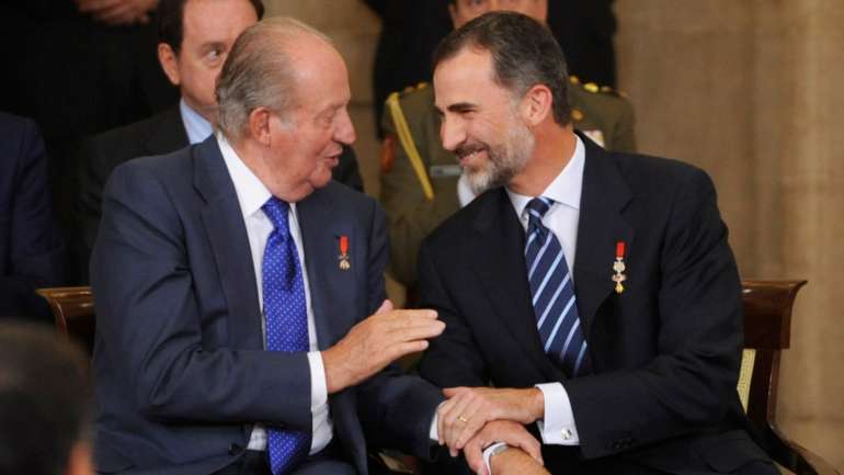 Juan Carlos foi rei de Espanha entre 1975 e 2014, tendo guiado o país durante a transição para a democracia