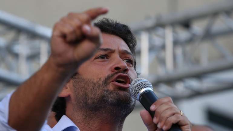 André Ventura adiantou que a presença do presidente da ID, o belga Gerolf Annemans (Interesse Flamengo" "já está confirmada", enquanto a francesa Marine Le Pen (Frente Nacional) e o italiano Matteo Salvini (Liga Norte) estão por confirmar