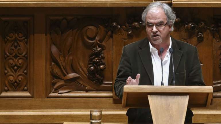 O líder demissionário do Chega, André Ventura, anunciou quinta-feira que vai pedir a suspensão temporária do mandato entre setembro e fevereiro, propondo ser substituído pelo "número dois" da lista às eleições legislativas de 2019, Diogo Pacheco de Amorim,