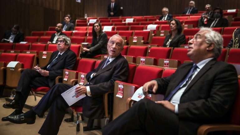 Durante o período mais crítico da pandemia, e em pleno confinamento, o Governo promoveu reuniões no Infarmed onde especialistas iam dando conta da evolução epidemiológica da Covid-19 a responsáveis políticos.
