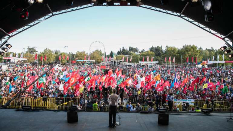 PCP estima que nos últimos anos o número de pessoas na festa comunista ascendeu às 100 mil, mas este ano vai ter de ser diferente devido à pandemia.