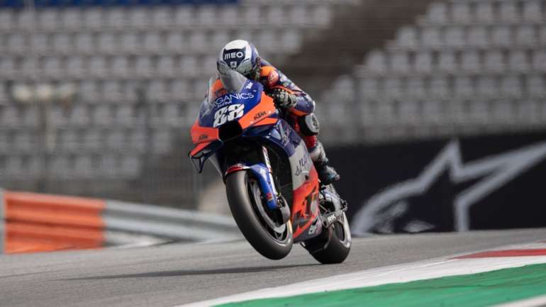 Miguel Oliveira ocupava o quinto lugar antes da bandeira vermelha pelo acidente entre Morbidelli e Zarco