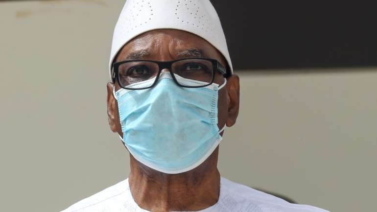 Ibrahim Boubacar Keita e alguns membros do seu governo foram detidos ao final da tarde de terça-feira, durante uma revolta por militares.