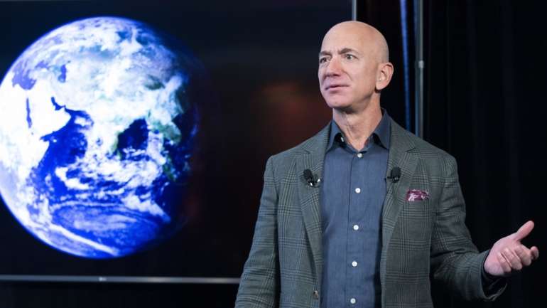 O relógio está a ser construído no Texas, nos EUA, num terreno detido por Jeff Bezos