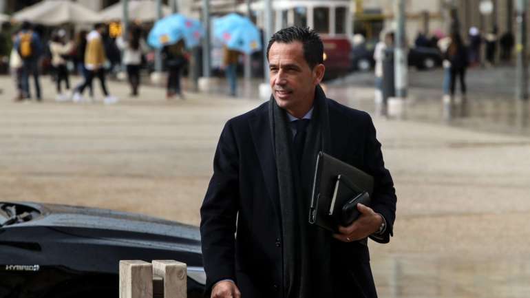 Pedro Proença, presidente da Liga Portuguesa de Futebol Profissional, afirma que o futebol "jamais colocará os seus interesses à frente dos da saúde pública"