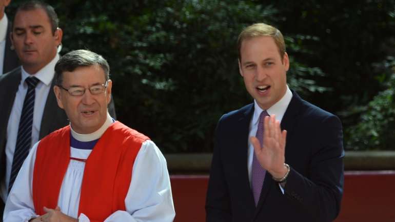 Glenn Davies, arcebispo anglicano de Sydney, ao lado do Príncipe William.