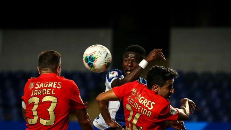 Futebol viu regras do regresso à competição para as últimas dez jornadas do Campeonato de 2019/20 serem aliviadas nas novas orientações da DGS