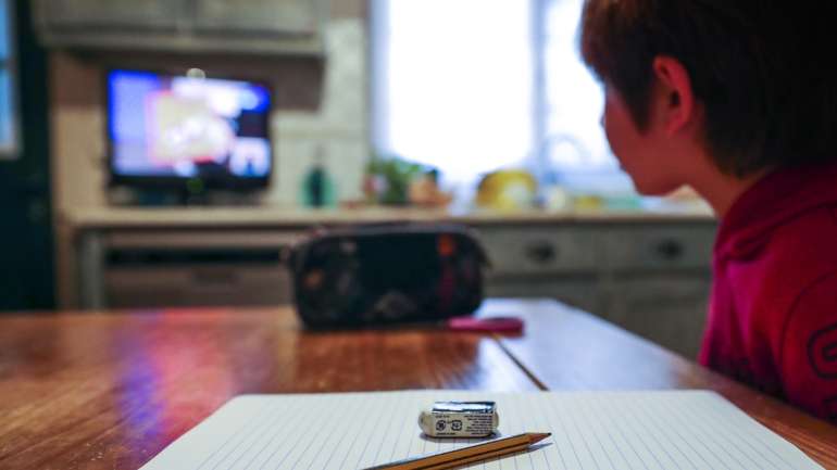 Da parte das crianças, a experiência do ensino a distância parece não ter sido particularmente positiva e se as saudades das escolas e dos amigos se fizeram sentir pela maioria, a facilidade em acompanhar as atividades foi pouca