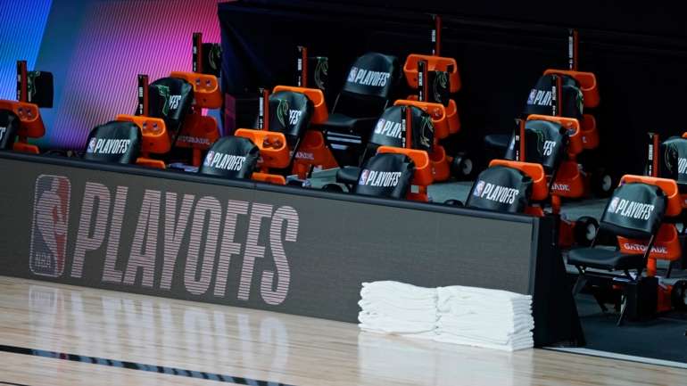 Banco dos Milwaukee Bucks estava preparado para o encontro frente aos Orlando Magic mas jogadores recusaram-se a sair do balneário