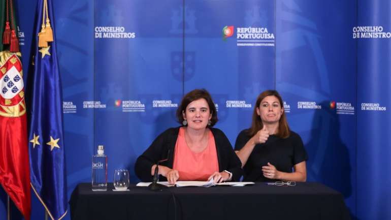 "Tivemos no concurso nacional de acesso o maior número de candidatos desde há muitos anos e, por isso, o Governo resolveu que as instituições de ensino superior podem usar essas vagas para o concurso geral de acesso", explicou a ministra Mariana Vieira da Silva.