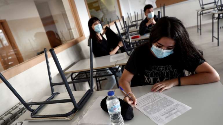 Alunos deverão lavar as mãos pelo menos cinco vezes por dia, bem como cumprir um distanciamento físico