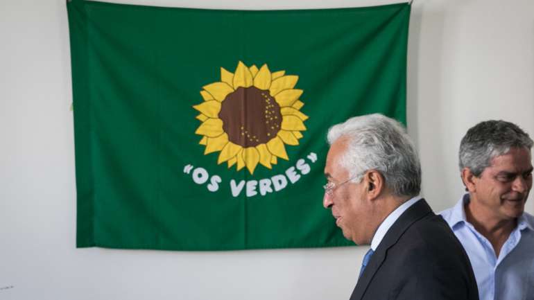 Os Verdes recordam que, "desde o início do Verão, têm acontecido embarques semanais de gado vivo"