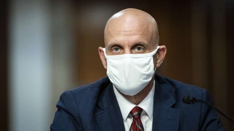 O chefe da Agência de Medicamentos dos Estados Unidos admitiu autorizar uma futura vacina contra a covid-19 sob procedimento de emergência e antes do fim dos ensaios clínicos
