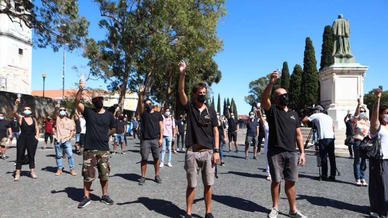 No protesto junto ao Ministério da Cultura, sediado no Palácio Nacional da Ajuda, os trabalhadores do setor ergueram uma faixa com a frase "no culture, no future"