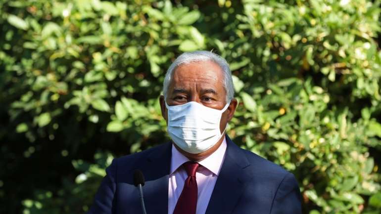 António Costa falava aos jornalistas em São Bento, após ter recebido em audiência representantes de associações dos setores têxtil e vestuário