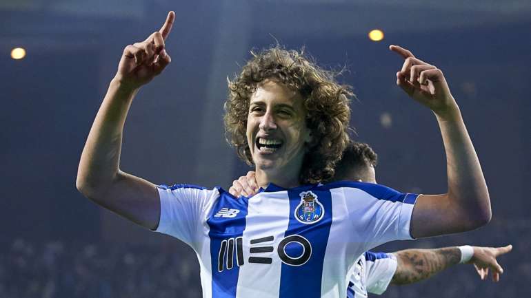 Fábio Silva, de 18 anos, fez na última temporada um total de 790 minutos em 24 jogos, marcando três golos