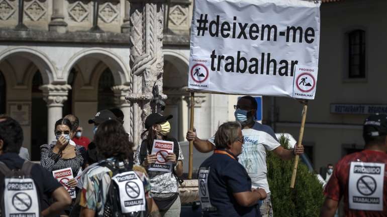 No terceiro protesto do setor no espaço de um mês, a responsável alertou que nos últimos 60 dias os empresários da animação turística, na sua grande maioria condutores de "tuk-tuk", só puderam trabalhar 12 dias