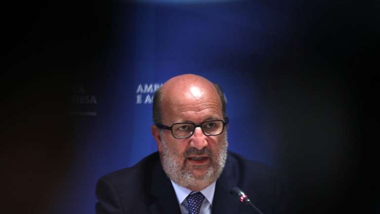 João Pedro Matos Fernandes, ministro do Ambiente, afirma que com a Covid-19 " a importância da água como elemento básico e essencial à sobrevivência humana ficou demonstrada"
