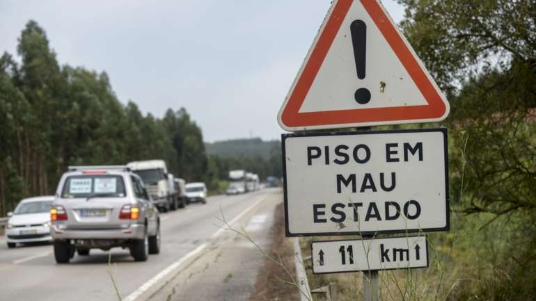 A Estrada Nacional 15 que inicialmente ligou a cidade de Bragança ao Porto, tem dois ramais no concelho de Valongo