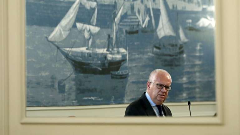 Eduardo Cabrita ressalvou que a primeira ação das forças de segurança é a sensibilização e o apelo para que se cumpram as regras