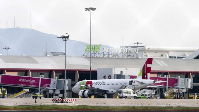 Segundo o presidente da ANA, para aumentar o espaço de circulação é necessário existirem 2.100 passageiros por hora, mas o máximo registado em agosto foi 1.029