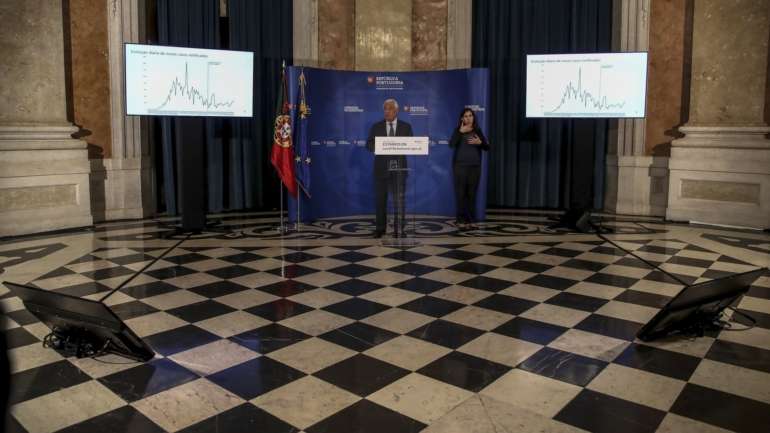 O Governo anunciou a compra antecipada de publicidade institucional em maio. Há meios de comunicação que já exibiram campanhas, mas ainda não receberam