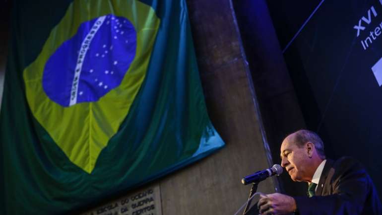 O principal objetivo do AV-TM 300, segundo o ministro, será desestimular possíveis ameaças estrangeiras