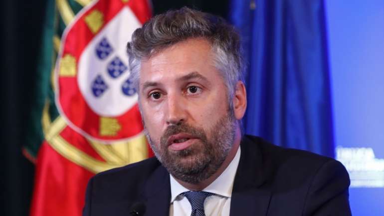 O ministro das Infraestruturas e da Habitação, Pedro Nuno Santos, disse que o amianto é de fácil remoção