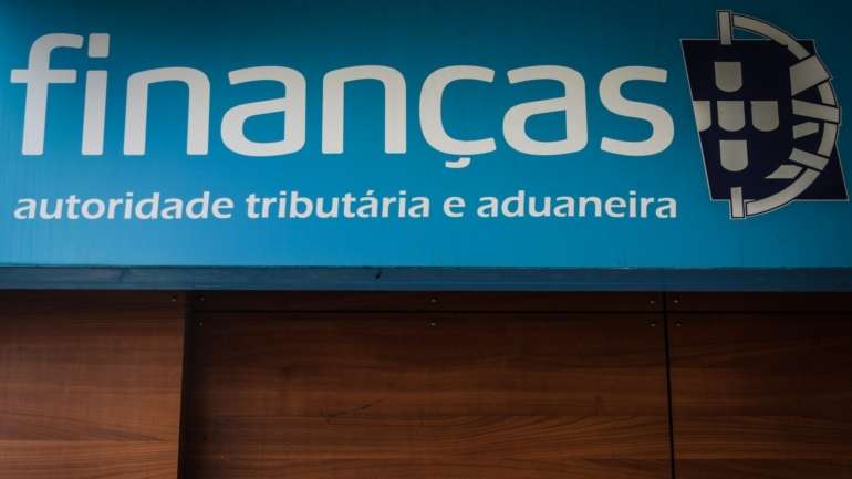 PS contestou o facto de o Governo continuar sem mandar a AT abrir o prazo para os jovens solicitarem o pagamento do prémio