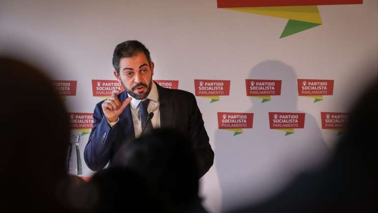 Secretário de Estado dos Assuntos Parlamentares avisou PCP e BE que portugueses não compreenderiam que faltassem à chamada do OE 2021