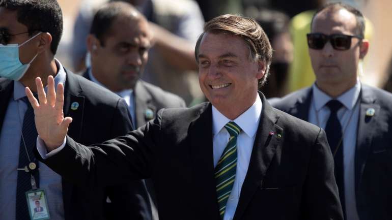 Jair Bolsonaro negou os incêndios florestais e afirmou que a Amazónia é uma "floresta é húmida e não permite a propagação do fogo no seu interior"