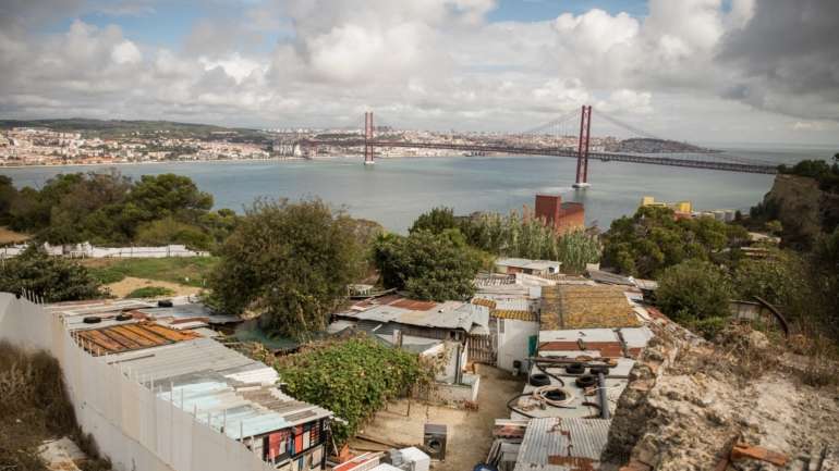 A invejada vista do Bairro Amarelo sobre a cidade de Lisboa