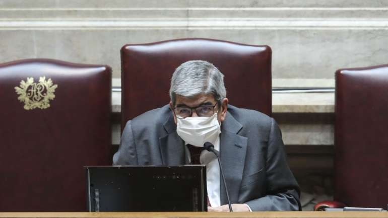 Ferro Rodrigues observou que a Covid-19 continua a disseminar-se por todo o mundo