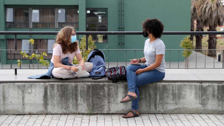 A escola accionou o plano de contingência para garantir que os estudantes que ficam em casa têm acesso ao ensino à distância