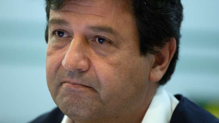 Luiz Henrique Mandetta lança esta sexta-feira o livro "Um paciente chamado Brasil", no qual relata bastidores da crise que levou à sua saída do governo