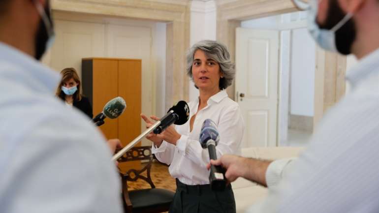 "Temos de nos pôr de alguma maneira de acordo para que a realidade mude a partir daqui", pediu Graça Fonseca