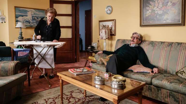 A atriz Catarina Avelar (Dona Hermínia na série) e Miguel Guilherme (que interpreta o papel de António Lopes) continuam a fazer parte do elenco de "Conta-me Como Foi"