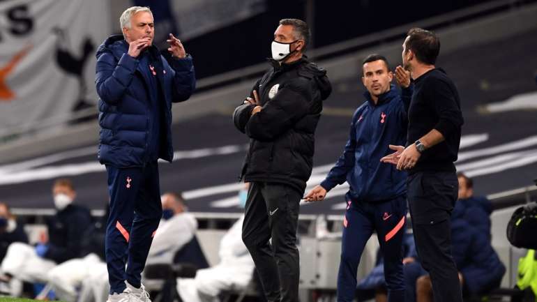 José Mourinho e Frank Lampard tiveram um momento de maior tensão na primeira parte, com o português a criticar o comportamento do seu ex-jogador