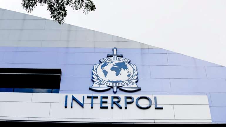 O mandado para a detenção foi suportado por um alerta internacional da Interpol