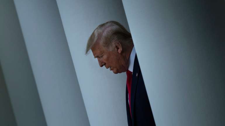 Donald Trump foi internado esta sexta-feira no hospital militar Walter Reed por prevenção
