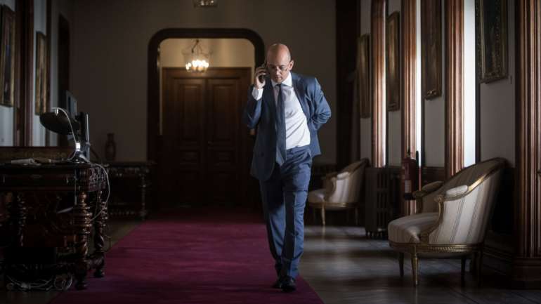 O ministro João Leão está a conduzir as reuniões com os partidos no Parlamento.