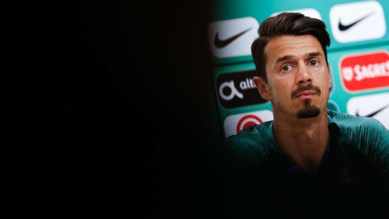 Domingos Duarte, do Granada, foi o escolhido para render o jogador do Lille